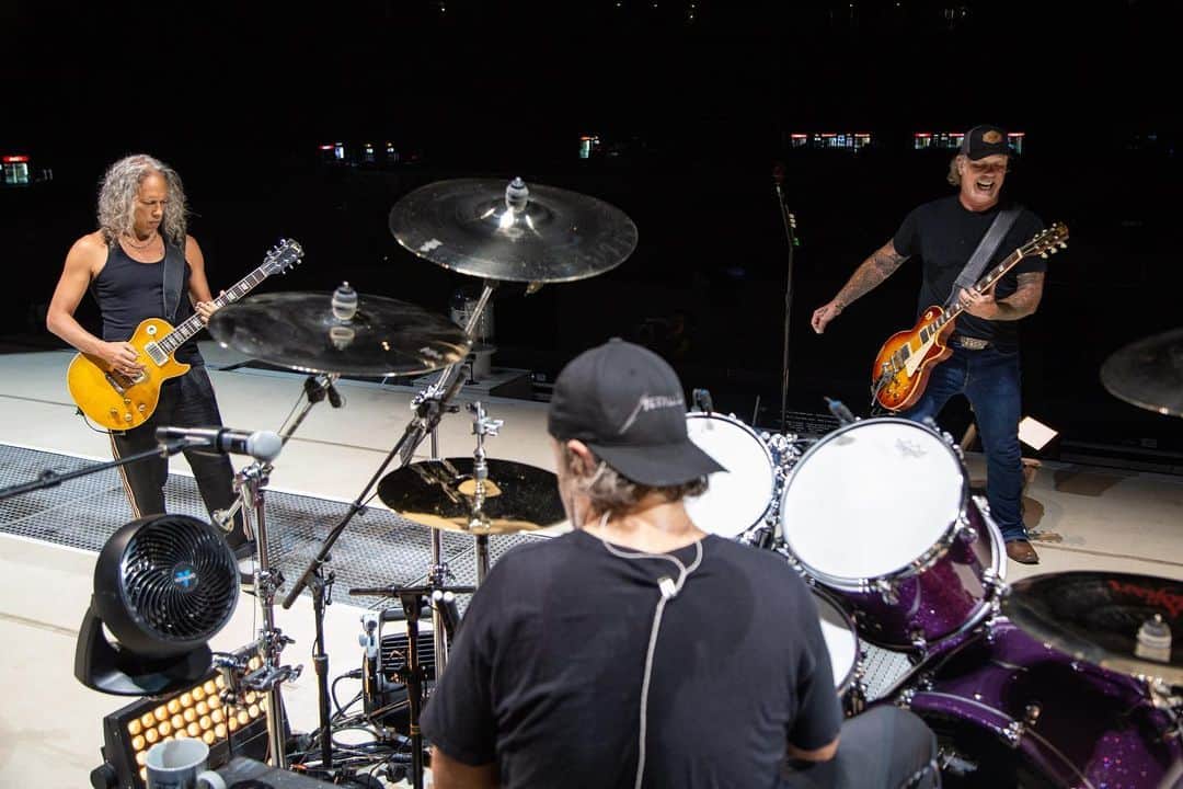 メタリカさんのインスタグラム写真 - (メタリカInstagram)「Gearing up for the final leg of the summer #WorldWired European Stadium tour!  #MetInBucharest #Metallica 📸 by @brettmurrayphotography and @photosbyjeffyeager」8月14日 12時44分 - metallica