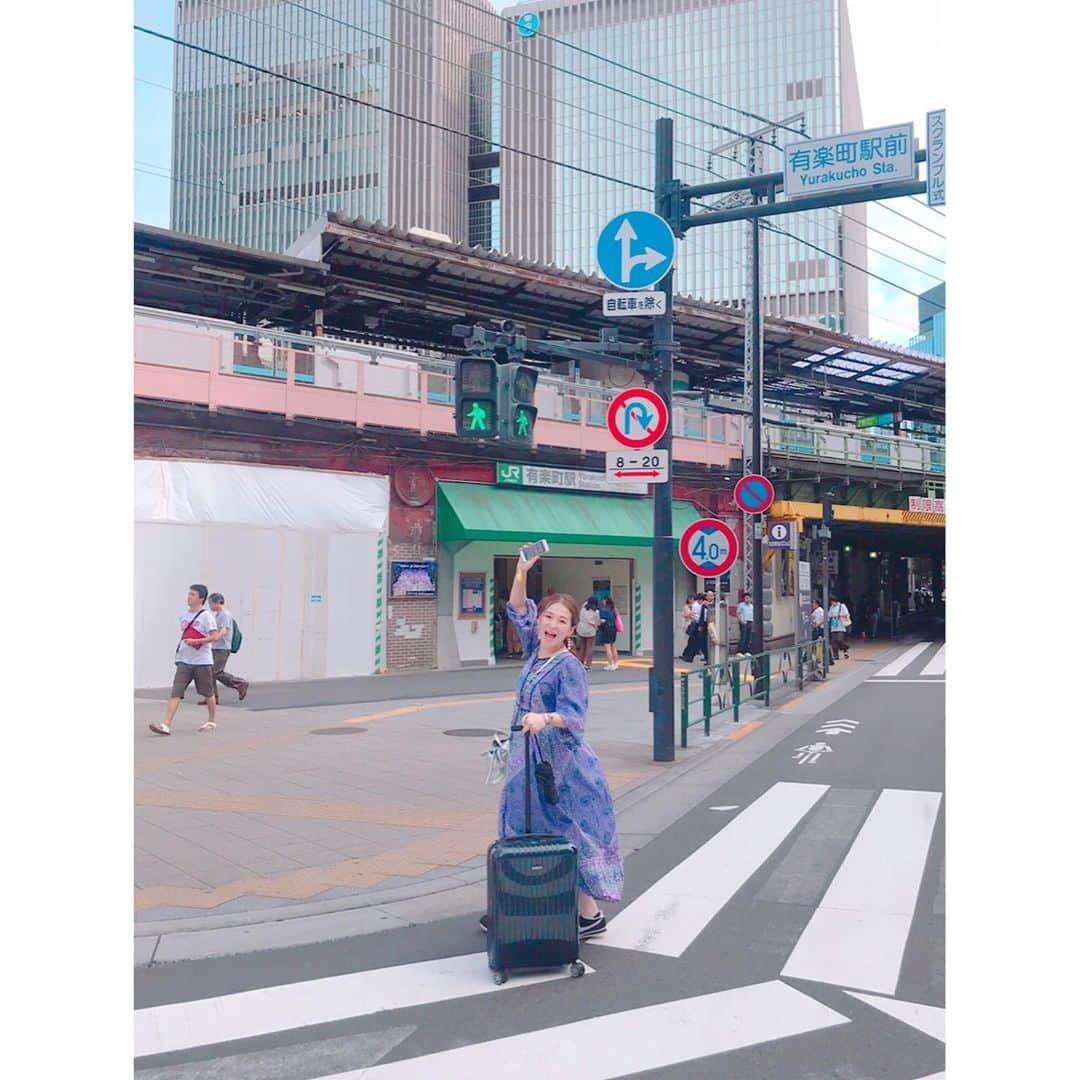 小野口奈々さんのインスタグラム写真 - (小野口奈々Instagram)「・ 東京の思い出のつづき💓 色んな人に会って、心の充電満タンで帰っていく 私の姿を友だちが撮ってくれていました😊 #大好きな先輩方と安定のタイ料理 #元KBCの増田アナウンサーともつ鍋 #温泉家の恭子ちゃんとお洒落なお店でランチ #小学校の友達と約10年分の近況報告 #会いたい人が多すぎていつも時間が足りません」8月14日 12時49分 - nana0no