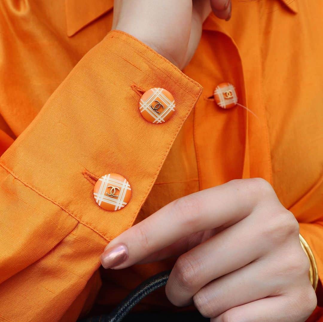 Vintage Brand Boutique AMOREさんのインスタグラム写真 - (Vintage Brand Boutique AMOREInstagram)「Vintage Chanel oversized silk shirt. Size 36, collection 25.▶︎Free Shipping Worldwide✈️ ≫≫≫ DM for more information 📩 info@amorevintagetokyo.com #AMOREvintage #AMORETOKYO #tokyo #Omotesando #Aoyama #harajuku #vintage #vintageshop #ヴィンテージ #ヴィンテージショップ #アモーレ #アモーレトーキョー #表参道 #青山 #原宿#東京 #chanel #chanelvintage #vintagechanel #ヴィンテージ #シャネル #ヴィンテージシャネル #amorewardrobe #アモーレワードローブ」8月14日 13時04分 - amore_tokyo