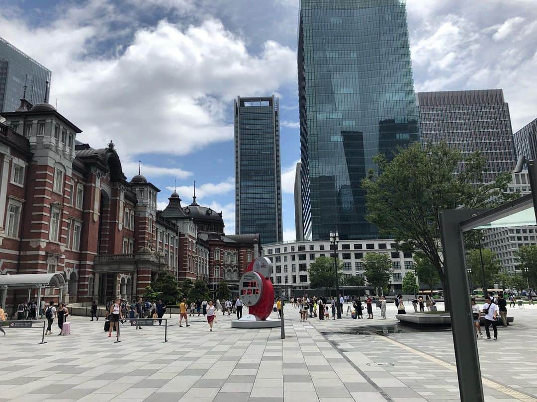 谷正人のインスタグラム：「本日は機関投資家様まわりです。 このお盆の時期の東京駅は4年前、初めて上場した真夏のロードショー、連続何十件を思い出します。もっといい会社にならねば！ #真夏のロードショー」