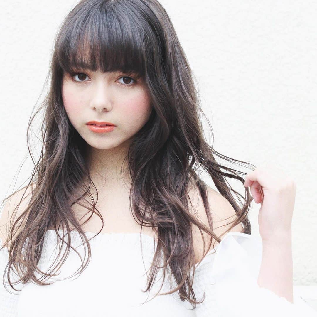 渡部幸也のインスタグラム：「お盆休み、いかがお過ごしでしょうか❓ ELLAはお盆休みも関係なく営業しておりますので、皆様からのご予約お待ちしています✂︎✨ 今日も本当に蒸し暑いです😵 熱中症に気をつけて、夏を乗り切りましょう😊  #ヘアスタイル #ヘア #髪型 #ヘアカタログ #ヘアセット #ヘアアレンジ #パーマ #カラー #ヘアカラー #hair #恵比寿美容院 #代官山美容室 #代官山美容院 #美容学生 #サロン #中目黒美容室 #中目黒美容院 #恵比寿美容室 #サロンモデル #中目黒ランチ #恵比寿ランチ #hpb_hair #中目黒 #代官山 #恵比寿 #渋谷 #ar_magazine #murua #emoda #amerivintage」