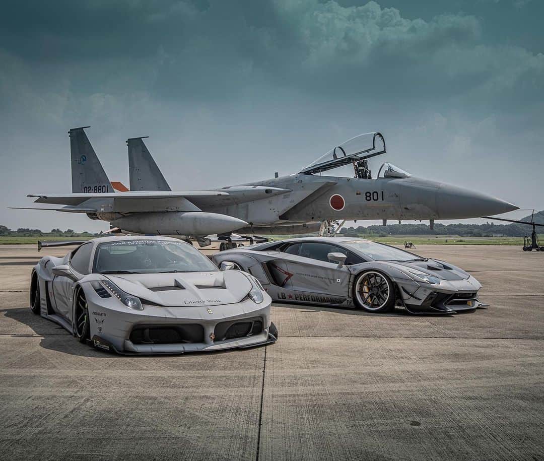 のインスタグラム：「Liberty walk自由に歩く！  LBWK LB★WORKS ZERO FHITER 🙂 各務原航空自衛隊にて🙂  9月15日は各務原祭り🙂  各務原宇宙航空博物館にLB★WORKS ZERO FHITERが大集合🙂  #各務原自衛隊#libertywalk@libertywalkkato#lbworks#各務原#自衛隊#各務原祭り#F15戦闘機#f2#f4#撮影#lamborghini#ferrari#bmw#fordmustang #nissan#gtr」