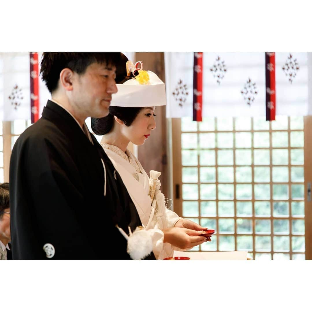 和婚スタイルさんのインスタグラム写真 - (和婚スタイルInstagram)「#竈門神社  古くから縁結びの神様として信仰されている神社です。 和装の映える、とても趣きのある結婚式を執り行うことができます。  @wakonstyle  #和婚スタイル  #神社婚 #和婚 #和装 #色打掛  #白無垢 #角隠し #ウェディングフォト #ブライダルフォト #ロケーションフォト #前撮り #和装ヘアスタイル #神前式 #関西花嫁 #関東花嫁 #九州花嫁 #神前式挙式 #結婚式 #ウェディング #2019春婚 #2019夏婚 #2019秋婚 #2019冬婚 #日本中のプレ花嫁さんと繋がりたい #weddingphotography」8月14日 13時27分 - wakonstyle