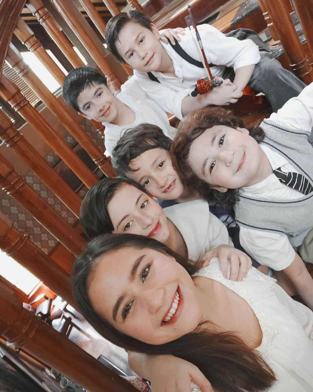 Prilly Latuconsinaさんのインスタグラム写真 - (Prilly LatuconsinaInstagram)「Risa bersama Peter,William,Janshen,Hans dan Hendrick! Yesterday was my last day shooting with them! I had so much fun on set with them! See you guys di Bioskop! 26 September 2019!  @danurmovie  #DANUR3 #SUNYARURI #DANURMovie #DANURUniverse」8月14日 13時40分 - prillylatuconsina96