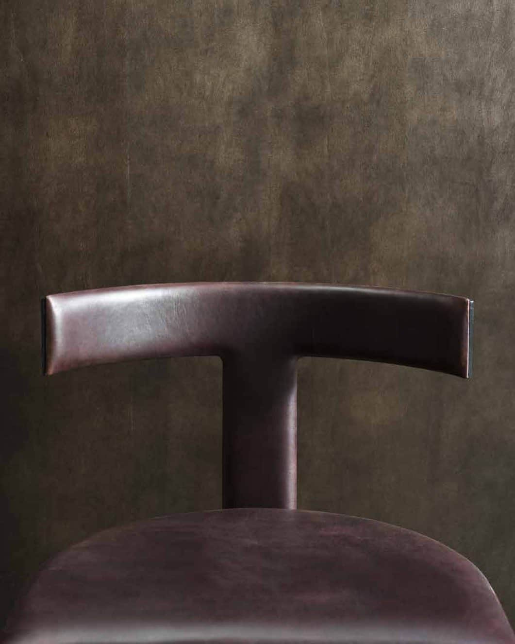 のインスタグラム：「【MOOD BOOK 2019】  Chair : ZEFIR Design : Studio Pepe ・ ・ ・ #baxter #baxtermadeinitaly #baxterjapan #baxtertokyo #leather #design #italiandesign #interiordesign #interior #madeinitaly #archiproducts #archilovers #craftmanship #instagood #instamood #luxury #catalogue #newcatalogue #tradition #studiopepe #table #chair #diningroom #marble #バクスター #バクスタージャパン #バクスタートーキョー #インテリア #革 #イタリア」