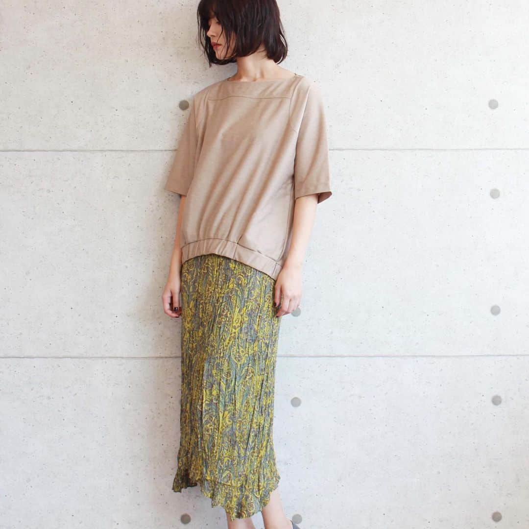 DRESSLAVEさんのインスタグラム写真 - (DRESSLAVEInstagram)「. しわ加工を施したペイズリー柄のスカート。 シンプルなTシャツやニットと好相性。 ロングワンピースのレイヤードにもおすすめです。 . . paisley pattern crinkle skirt no. 90411411 ¥14,000 +tax green/purple」8月14日 19時07分 - dresslaveofficial