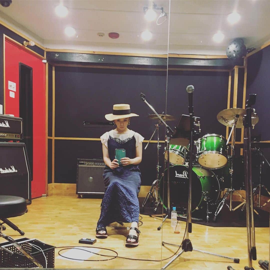azumiのインスタグラム：「自主練 ワイヨリカ20周年&再結成ライブまであと少し。8/18渋谷duo、8/31心斎橋ジャニスにてお待ちしております！ #wyolica #ワイヨリカ #wyolica20th  http://www.110107.com/Wyolica20 @wyolica1999」