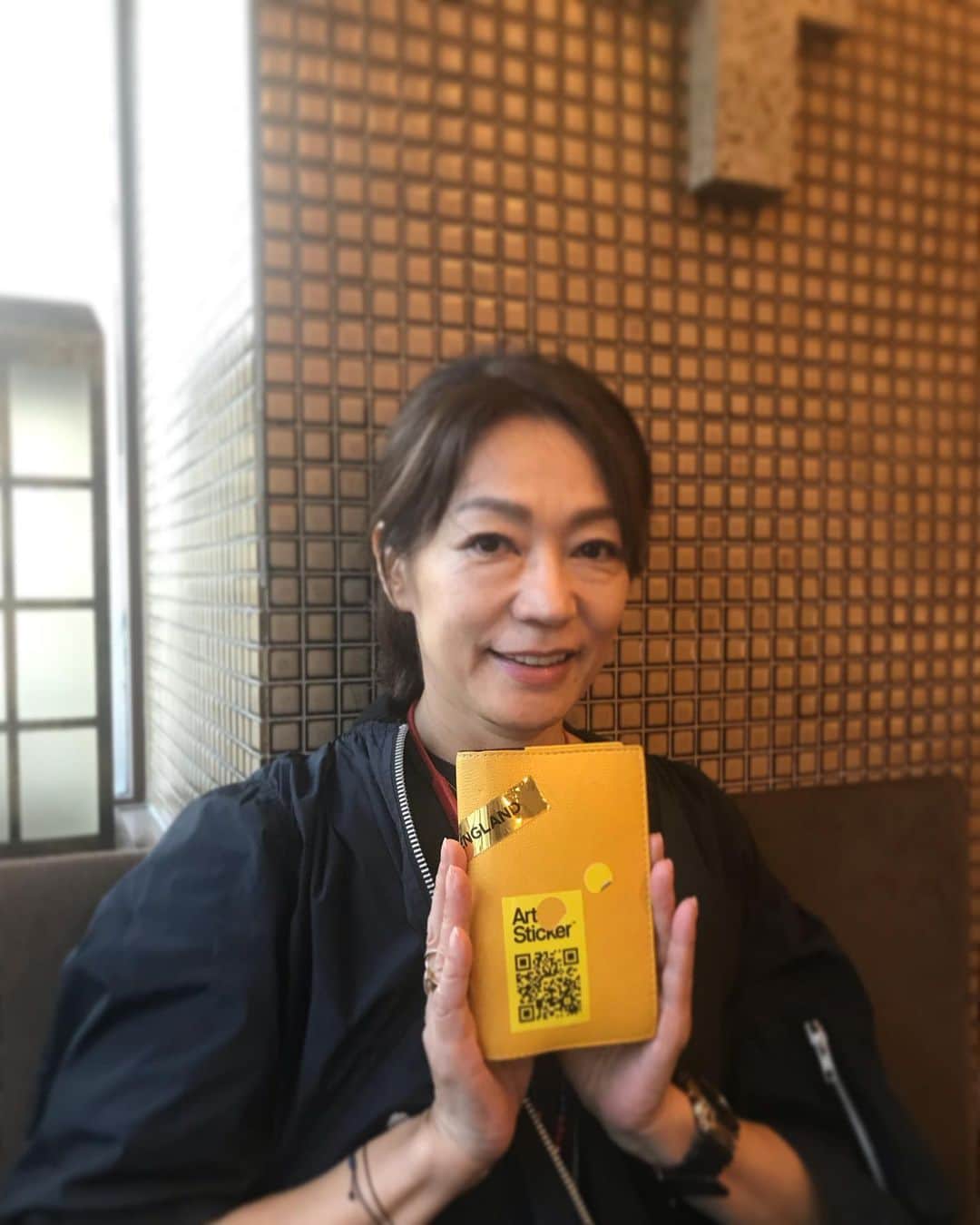のインスタグラム：「#numero #田中杏子さん #passthebaton の打合せ #artsticker 貼ってくれた^ ^」