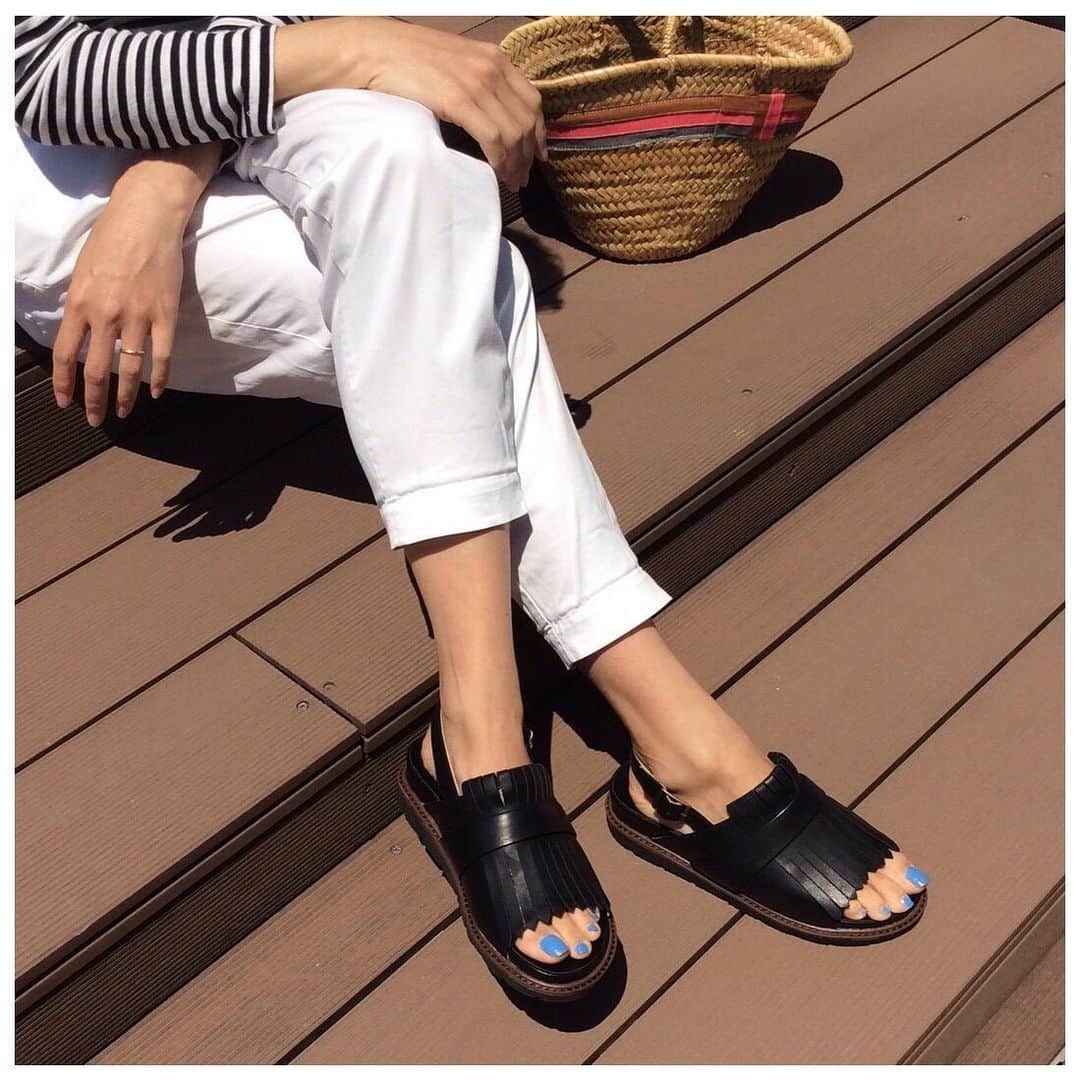 LOCONDO.jp さんのインスタグラム写真 - (LOCONDO.jp Instagram)「【ing】  キルトデザインでイングらしいトラッドムードをミックスさせた本革フラットサンダル。 夏のマストアイテムのリラックスサンダルに新デザインが登場です。  イング ing 【WEB限定商品】キルトデザインフラットサンダル （ブラック）  #locondo #ing #sandals #shoes #2019ss #fashion #instafashion #style #ig_fashion #ladiesfashion #instagood #패션 #패션스타그램 #时装 #时尚 #鞋 #ロコンド #イング #サンダル #2019春夏新作 #レディースファッション #ファッション #ファッションコーデ #ファッション好き #服 #自宅で試着 #気軽に返品 #靴を買うならロコンド」8月14日 13時49分 - locondo_official