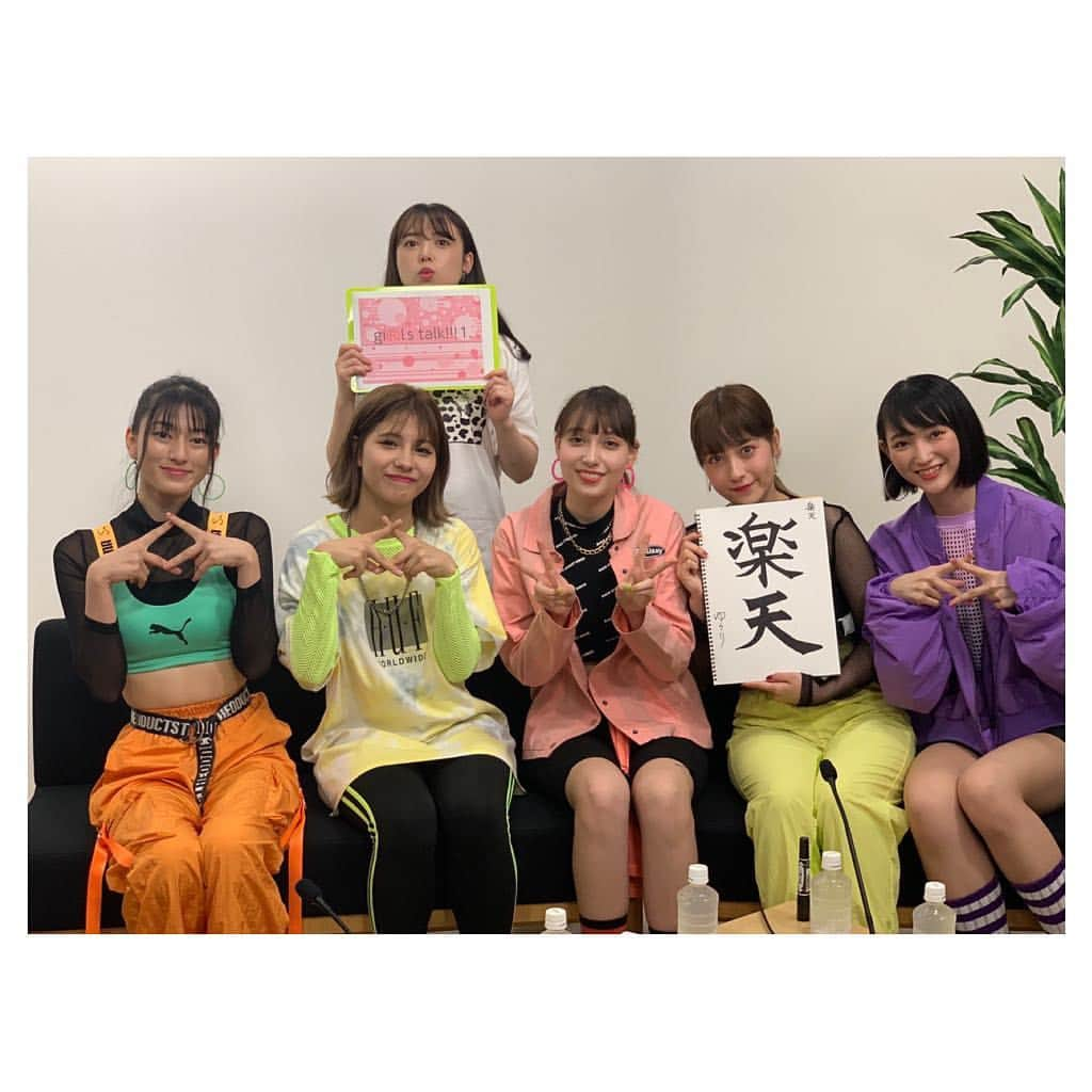 中島早貴さんのインスタグラム写真 - (中島早貴Instagram)「Rakuten LIVE g i®️l s tallk!!! 1. ゲスト様💓 Chuning Candyの皆さんが来てくれました！ 全員沖縄出身の平均年齢17歳のグループです。 ミュージックビデオまじで可愛い😍 みんなお人形さん！！！ また遊びに来てねー✨ - #チュニキャン #RakutenLIVE #ガールズトークワン」8月14日 14時02分 - saki__nakajima__uf