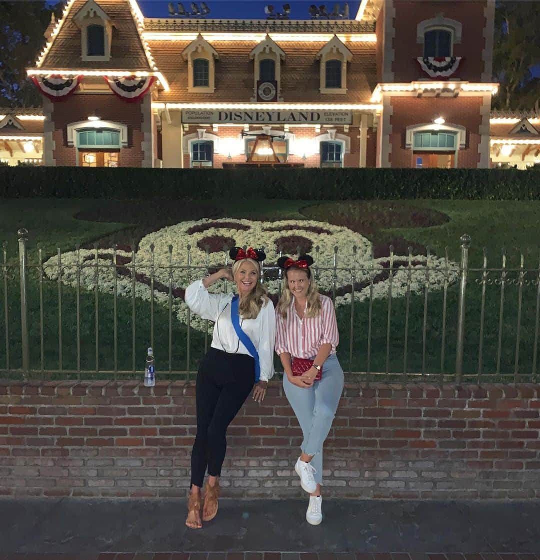 クリスティ・ブリンクリーさんのインスタグラム写真 - (クリスティ・ブリンクリーInstagram)「A Whole Lot a  Magic!!!! Disneyland!!!!」8月14日 14時16分 - christiebrinkley