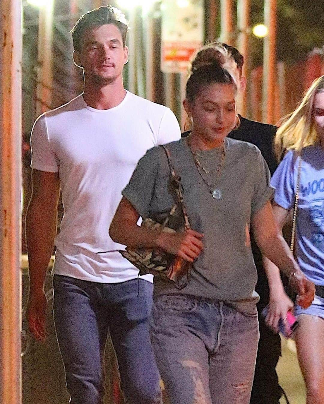 Just Jaredさんのインスタグラム写真 - (Just JaredInstagram)「Rumored new couple @gigihadid & @tylerjcameron3 enjoy a night out with friends! #GigiHadid #TylerCameron Photos: Backgrid」8月14日 14時09分 - justjared