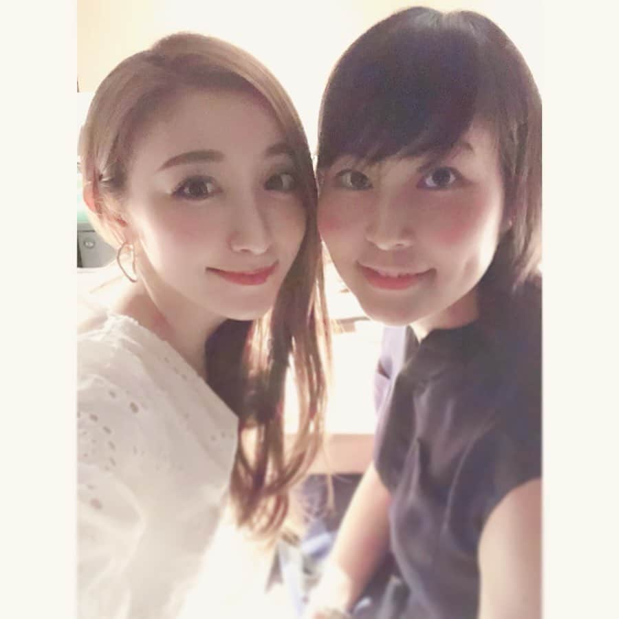 東條恭子さんのインスタグラム写真 - (東條恭子Instagram)「. お盆休みを利用して友達とゆっくり過ごせて嬉しい❤️ . 18歳で出逢った大学のクラスメイトと、雰囲気抜群の鉄板焼き屋さんのカウンター席で乾杯するようになったとは、感慨深いものがあります🥺✨(笑) . 恵比寿の隠れ家#広島やまとandbar では牡蠣やアワビそして本場広島のお好み焼きなど美味しくいただけましたっ🥰🎶 . 目の前でのライブ感が楽しめるお店って大好きです!❤️ . . #恵比寿 #鉄板焼き #女子会 #女子会ディナー #鉄板焼きディナー #恵比寿グルメ #恵比寿ランチ #恵比寿ディナー #恵比寿バー #牡蠣 #あわび #アワビ #グルメ #東京グルメ #グルメ好きな人と繋がりたい #ebisu #japan #tokyo #japanese #japanesegirl #tokyogirl #dinner #yummy #bff #girls」8月14日 14時12分 - kyoko_tojo