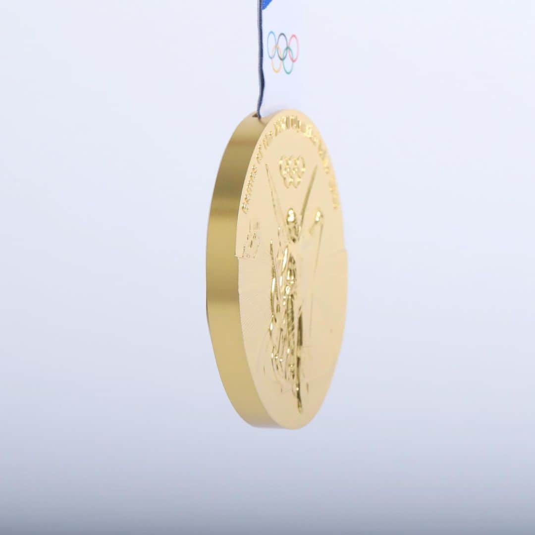 2020年東京オリンピックさんのインスタグラム写真 - (2020年東京オリンピックInstagram)「Symbolising the energy of the athletes and those who support them, this beautiful medal is made from recycled electronic devices🌿」8月14日 14時13分 - tokyo2020