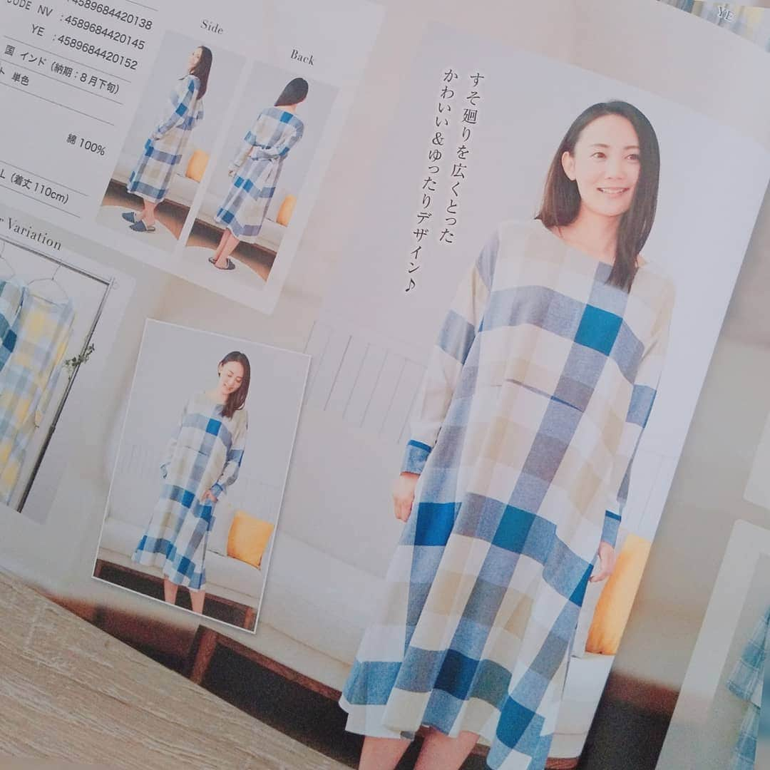 佐々木実季さんのインスタグラム写真 - (佐々木実季Instagram)「飛馬日本様の「atelier momo&momo」の2019年秋冬のカタログが発行されました🍳春夏号に続きモデルを務めさせていただいています☺️可愛いだけでなく着心地も動きやすさも抜群なので、忙しく動き回るママさん達にも是非オススメしたいです♥️ちなみに私も家で一人でも可愛い格好でいたい派です😁 #アトリエモモ&モモ #ateliermomo&momo #ルームウェア #エプロン #カタログ #2019年秋冬 #モデル #2019年aw #部屋着 #カタログモデル #ナチュラルメイク #ナチュラルコーデ #ナチュラルが1番 #主婦コーデ #ママコーデ #ワンピースエプロン #ワンピース #エプロンドレス #妊婦コーデ #佐々木実季 #autumnwinter2019 #japanesemodel #model #catalogue #roomwear #apron #catalog #aprondress #aw2019 #onepiece」8月14日 14時21分 - miki.sasaki_golf