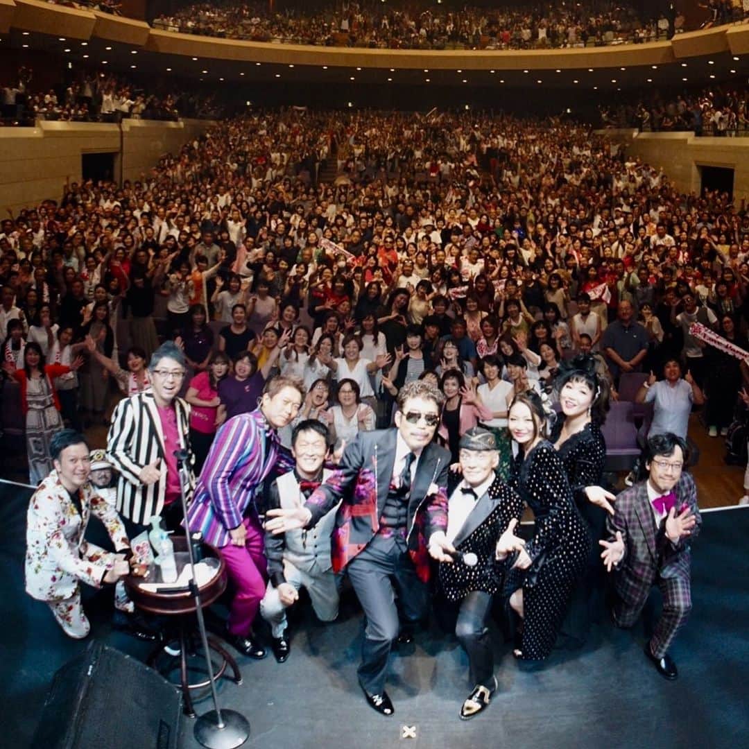 有坂美香のインスタグラム：「Taste Of Martini Tour 2019 2年ぶりとなる #鈴木雅之 さんの Funky Flag Love Parade Tour 無事終了しました❣️ 投稿のタイミングをすっかり逃してしまい他メンバーの写真などなど拝借しましたが 追って 美季ちゃん、直樹さんとのスペシャルショットも一緒に^_^ 素晴らしいメンバー、スタッフさんと共にこのツアーに参加出来て光栄でした❣️ マーチンさんは来年デビュー40周年とのこと！ ロックンロール楽しみです♫♫♫」