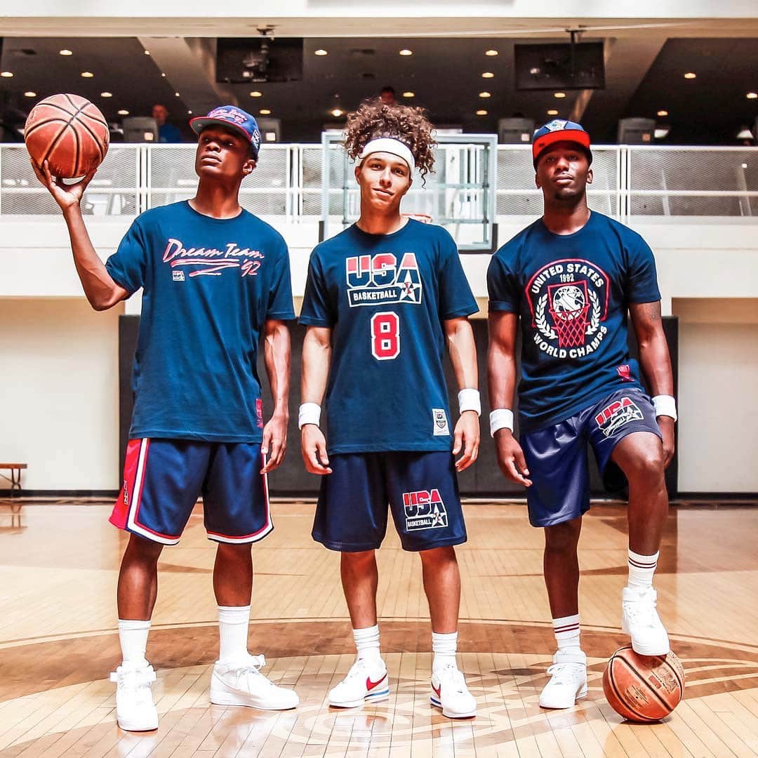 USA Basketballさんのインスタグラム写真 - (USA BasketballInstagram)「"Chemistry is a very important element for any team that wants to be serious about winning." - @scottiepippen. The @mitchellandness 1992 Dream Team Collection, featuring authentic jerseys, jackets, warm-ups & more is available now at shop.usab.com.」8月14日 14時32分 - usabasketball