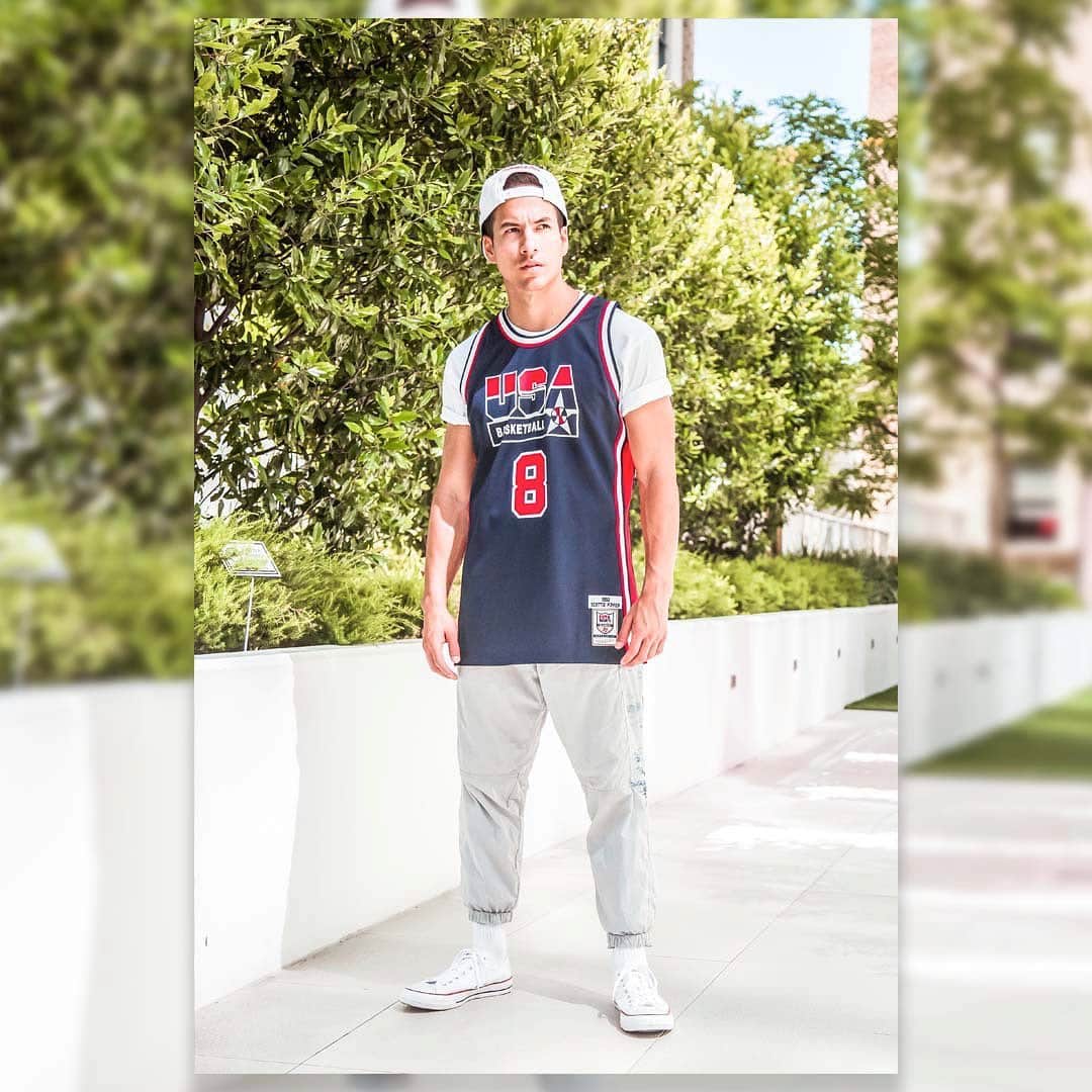 USA Basketballさんのインスタグラム写真 - (USA BasketballInstagram)「"Chemistry is a very important element for any team that wants to be serious about winning." - @scottiepippen. The @mitchellandness 1992 Dream Team Collection, featuring authentic jerseys, jackets, warm-ups & more is available now at shop.usab.com.」8月14日 14時32分 - usabasketball