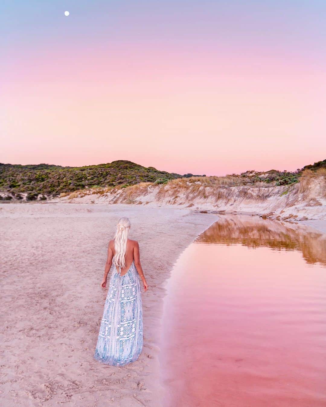 のインスタグラム：「In love with this moment 💫 The moon rising over a deeply vivid pastel sky creating the illusion of a pink lake 🌸 . Wearing @tysadesigns wanderlust dress 💗 at @smiths_beach_resort 💗 . 📸 @bobbybense . #gypsylovinlight #gypsylovinlight_style #smithsbeach #smithsbeachresort #moon #moonrise #pastelsunset #sunset #sunset_pics #sunsetbeach #gllsunsets #wonderful_places #beachesnresorts #beautifuldestinations #beach #westernaustralia #seeaustralia #magic #tysa #tysadesigns」