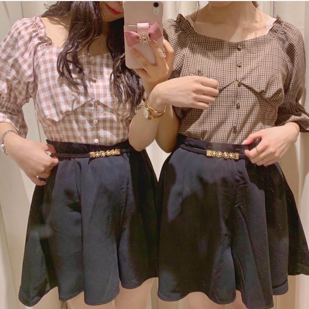 one after another NICECLAUPさんのインスタグラム写真 - (one after another NICECLAUPInstagram)「ㅤㅤㅤㅤㅤㅤㅤㅤㅤㅤㅤㅤㅤ  ㅤㅤㅤㅤㅤㅤㅤㅤㅤㅤㅤㅤㅤ 【#ナイスクラップの参戦服 🌻💓】 ㅤㅤㅤㅤㅤㅤㅤㅤㅤㅤㅤㅤㅤ  ガーリーさんにオススメ♡  人気のバックリボンブラウスと フレアショートパンツを合わせた #王道参戦服🌻  #シミラールック で お出掛けするのにも おすすめ👌💕💕 ㅤㅤㅤㅤㅤㅤㅤㅤㅤㅤㅤㅤㅤ  ㅤㅤㅤㅤㅤㅤㅤㅤㅤㅤㅤㅤㅤ﻿﻿ 詳細は公式通販にUP❤︎﻿﻿ ㅤㅤㅤㅤㅤㅤㅤㅤㅤㅤㅤㅤㅤ﻿﻿﻿﻿﻿﻿﻿﻿ プロフィール欄のURLから❤︎﻿﻿﻿﻿﻿﻿﻿﻿﻿ ﻿﻿﻿﻿﻿﻿﻿﻿﻿﻿ @niceclaup_official_﻿﻿﻿﻿﻿﻿﻿﻿﻿﻿ ㅤㅤㅤㅤㅤㅤㅤㅤㅤㅤㅤㅤㅤ﻿﻿﻿﻿﻿﻿﻿﻿﻿﻿ ﻿﻿ㅤㅤㅤㅤㅤㅤㅤㅤㅤㅤㅤㅤㅤ﻿﻿﻿﻿﻿﻿﻿﻿ ﻿﻿﻿﻿﻿﻿﻿﻿ #niceclaup #niceclaup_ootd #niceclaup_2019ss #ootd #2019ss #fashion #frill #ribbon #ショートパンツ #チェック  #ナイスクラップのシミラールック  ㅤㅤㅤㅤㅤㅤㅤㅤㅤㅤㅤㅤㅤ」8月14日 14時38分 - niceclaup_official_