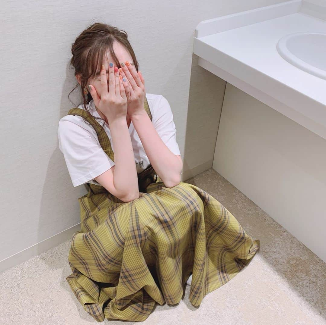 須田亜香里さんのインスタグラム写真 - (須田亜香里Instagram)「収録後。 まさかの号泣写真？ . . . . 8月14日(水)18:55〜 テレビ東京系列 【長嶋一茂&石原良純いきなりやってみた！】 #いきなりやってみた #立石 #飲み歩き #酔っ払い #酔うと明るく楽しく幸せな気持ちになるタイプ」8月14日 14時55分 - akarisuda