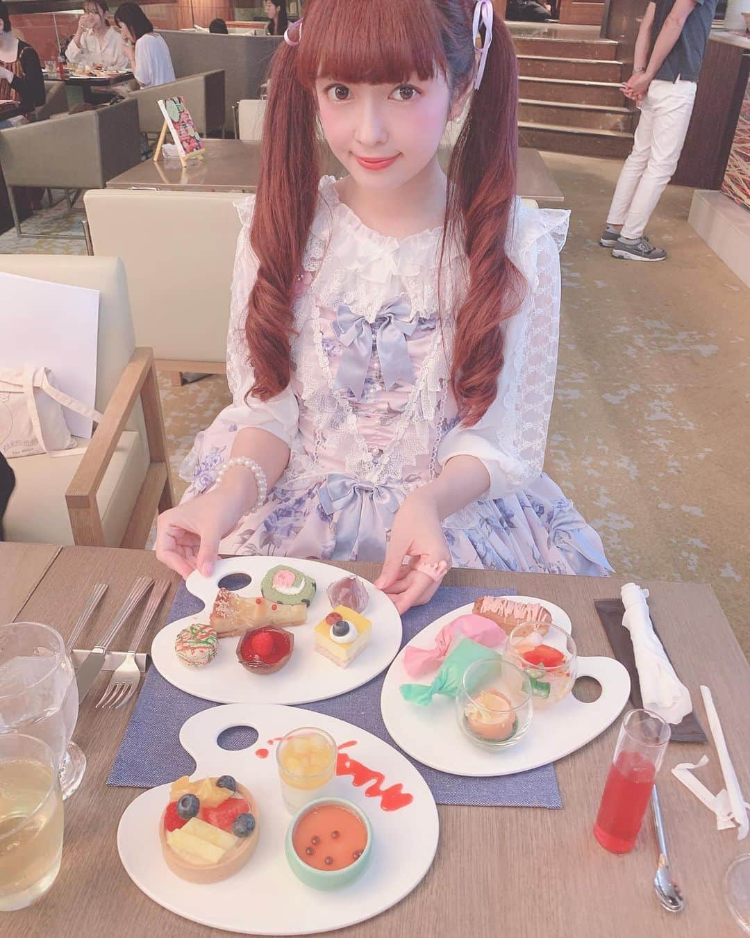 青木美沙子さんのインスタグラム写真 - (青木美沙子Instagram)「#anaインターコンチネンタルホテル東京  のフルーツパレットティストオブサマーのスイーツビュッフェに行きました💓カラフルな夏らしいフルーツを絵の具のぱれのように盛り付けして遊び心満点な感じ❣️ 可愛く夏を感じました💓 #anaインターコンチネンタルホテル東京  #スイーツビュッフェ」8月14日 15時44分 - misakoaoki