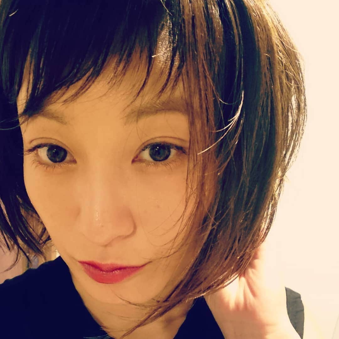 西山茉希さんのインスタグラム写真 - (西山茉希Instagram)「生きてる限り変身し続けたい派。  #己のものは己のもの #欲張りボブ週間  めっちゃ楽しも。 そーしたもん勝ち☆☆☆ #渋ボブでアソブ @shibuken.86  @_sunvalley_」8月14日 15時46分 - maki.nshiyama50