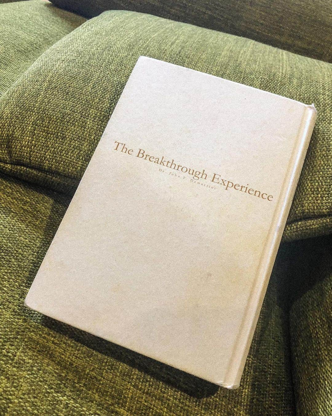 山口大地さんのインスタグラム写真 - (山口大地Instagram)「・ 人生の教科書 ・ 久しぶりに引っ張り出して読んでる ・ 最高の一冊です。 ・ #正負の法則 #ディマティーニ」8月14日 15時59分 - yamaguchidaichi_official