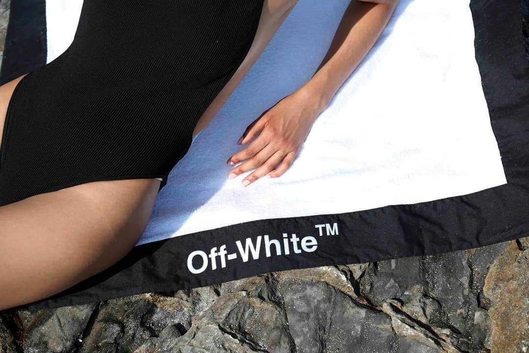 OFF-WHITE C/O VIRGIL ABLOHさんのインスタグラム写真 - (OFF-WHITE C/O VIRGIL ABLOHInstagram)「[capsule collection] Off-White™ c/o @off___white___porto_cervo @off___white___swim now exclusively available in-store. photography c/o @pavelgolik」8月14日 16時02分 - off____white