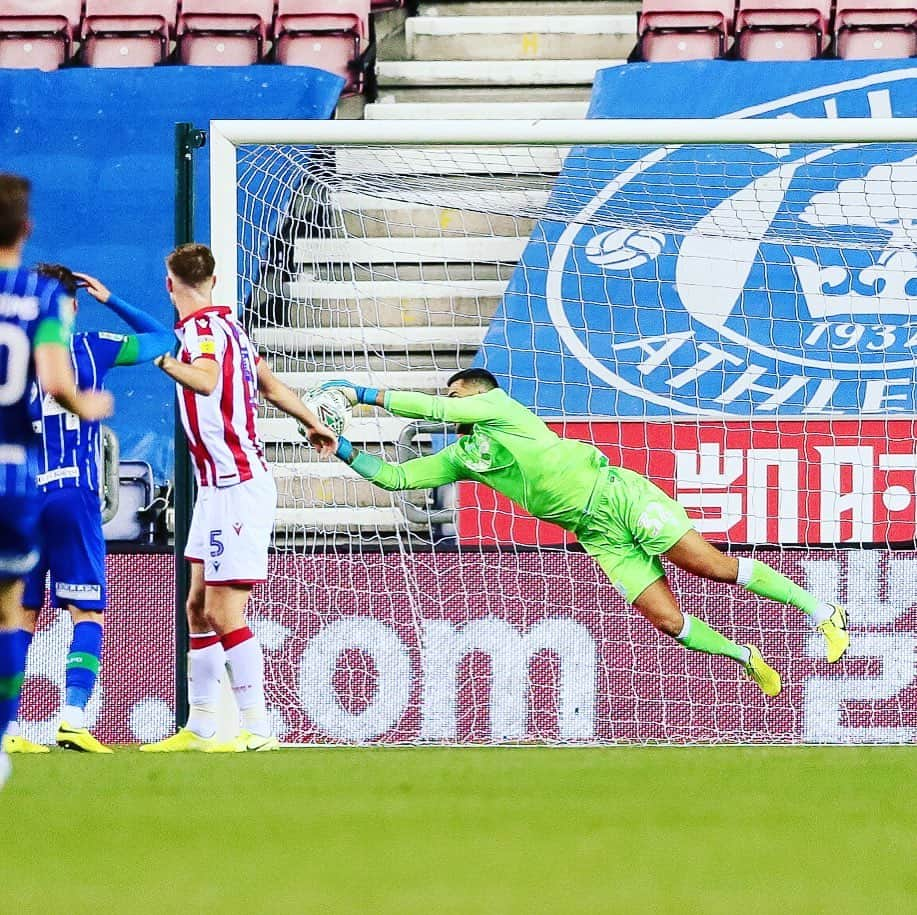 アダム・フェデリチのインスタグラム：「Clean sheet and into to next round 🤙🏼⚽️」