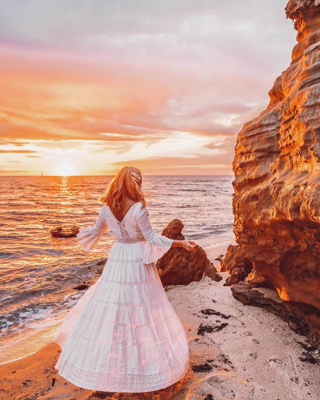 SPELLさんのインスタグラム写真 - (SPELLInstagram)「Dreamy sunset strolls by the seaside with @connieandluna in our Tuula Senorita Gown 🌅✨🐚」8月14日 16時26分 - spell