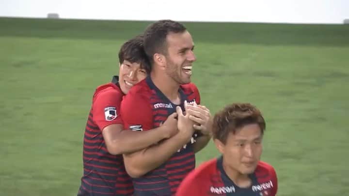 のインスタグラム：「.﻿ 可愛すぎる😍⁉️﻿ #土居聖真 選手に注目👀❣️﻿ ﻿ ﻿ #Ｊリーグ﻿ #jleague﻿ ﻿ ﻿ #鹿島アントラーズ﻿ #kashimaantlers ﻿ #antlers ﻿ #聖真さん #しょうま ﻿ #可愛い #かわいい ﻿ #きゅん #きゅんきゅん ﻿ #胸キュン﻿ #仲良し ﻿ #ハグ #hug﻿ #🦌 #😍 #❣️ #❤️﻿ ﻿」
