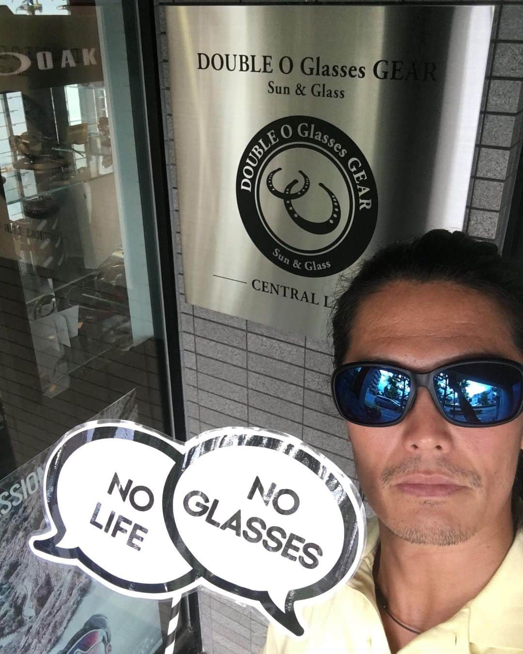 黒山健一さんのインスタグラム写真 - (黒山健一Instagram)「いいじゃない❗️ いいじゃない❗️ 遊び心があるサングラスと、スーパー高性能のサングラス❗️ 紫外線を浴びる事が多いから、サングラス必須なんです😃👍 愛用しまくります👍  #ダブルオーグラスギア」8月14日 16時35分 - kenichi_kuroyama