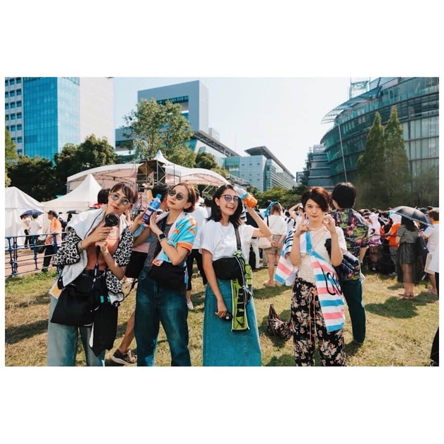 小口桃子さんのインスタグラム写真 - (小口桃子Instagram)「夏まとめ🌴﻿ ﻿ 毎年恒例のTIFとロッキン！﻿ 今年も例年通り4人揃って行ってきました✌︎﻿ ﻿ みんなで行くのが一番楽しいね〜〜﻿ ﻿ ﻿ #tif2019#tokyoidolfestival#rijf2019#rockinjapan」8月14日 16時38分 - momoko_oguchi