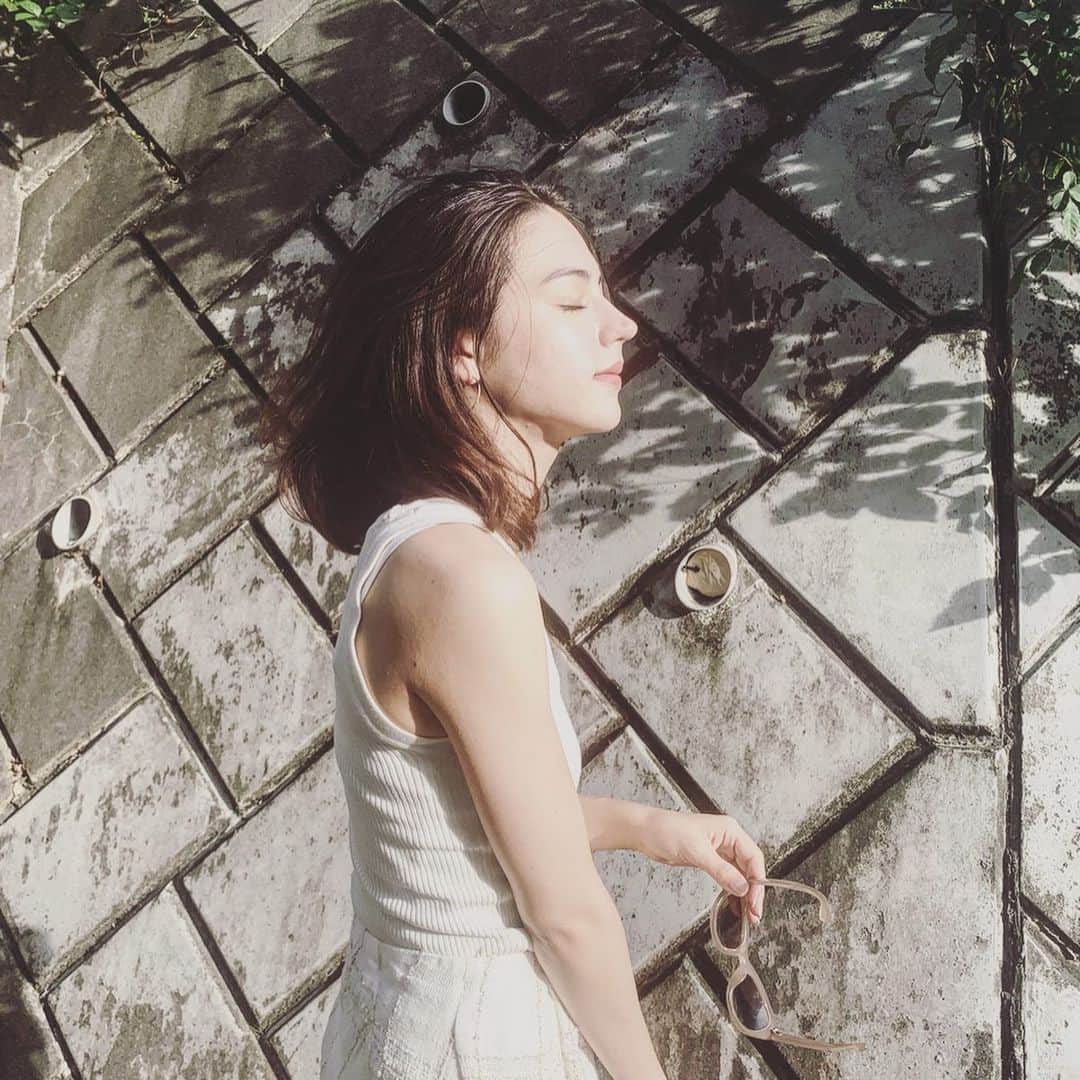 ジェイミー夏樹さんのインスタグラム写真 - (ジェイミー夏樹Instagram)「いつだかの私服 #私服 #ootd #summer #white #skirt」8月14日 16時39分 - jaimie__official