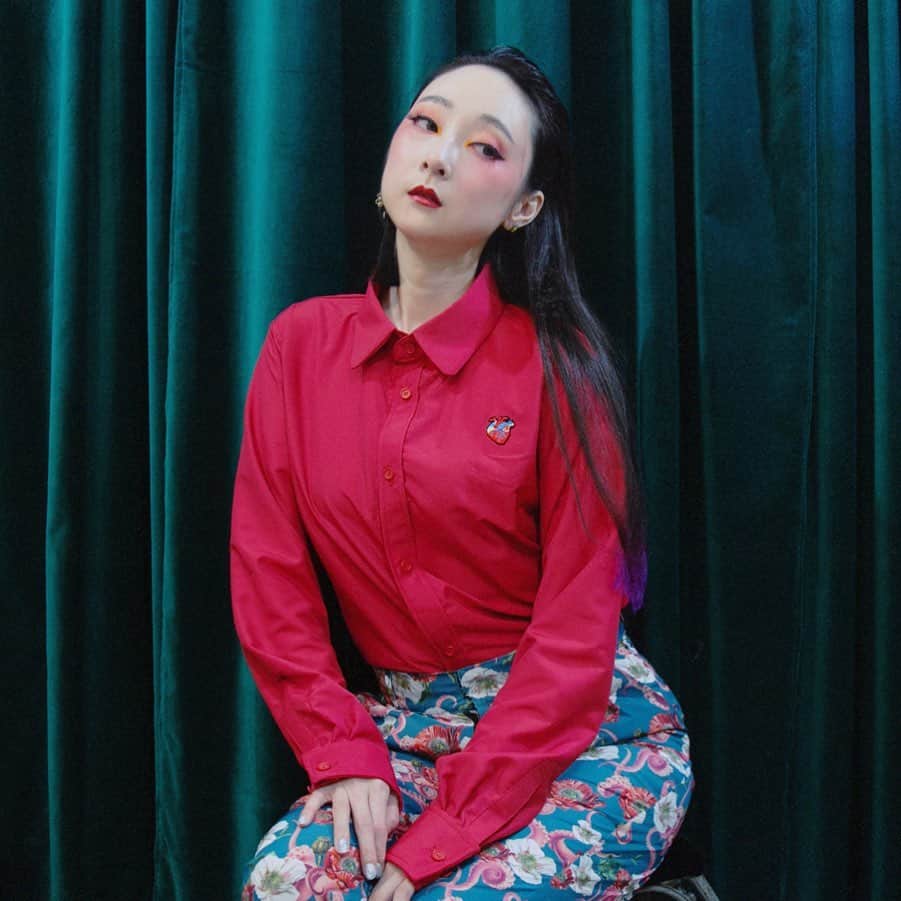 RinRinさんのインスタグラム写真 - (RinRinInstagram)「Hey🙂❤️ . . Modeling for pays des fées AW19  Photography: @azvsa_chainsaw  Makeup: RinRin . . Base: #shuuemura unlimited fluid foundation | #maccosmetics studiofix powder Eyes: #sugarpill suburbia, love+ , flamepoint | uzu eyeliner black | shu uemura eyebrow sword seal Cheeks: sugarpill suburbia Lips: #シュウウエムラ red . . 👉🏻 #rinrinmodel #rinrinmakeup . . #rinrindoll #paysdesfees #japan #tokyo #japanesefashion #tokyofashion #harajukufashion #harajuku #aw19 #autumnwinter2019 #autumnwinter #ファッション #おしゃれ #コーデ #撮影 #モデル #今日のコーデ #原宿 #秋冬 #東京 #秋冬コーデ #秋冬ファッション #秋 #autumn」8月14日 16時40分 - rinrindoll