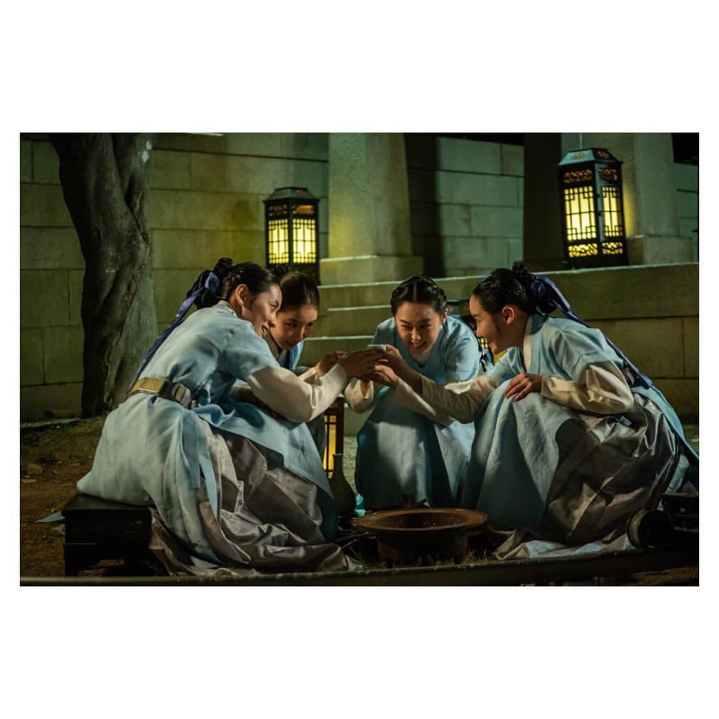 シン・セギョンのインスタグラム：「오늘도 밤 8시55분 #구해령❣️」