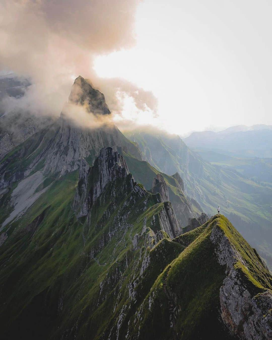 Canon Photographyさんのインスタグラム写真 - (Canon PhotographyInstagram)「Why i love Switzerland? I absolutely love hiking in the mountains to enjoy views like this! Did you spot me?  Photography | @sjoerdbracke  The Alps, Switzerland  #alpstein #switzerland #canon_photos #cpcollectives」8月14日 17時00分 - cpcollectives