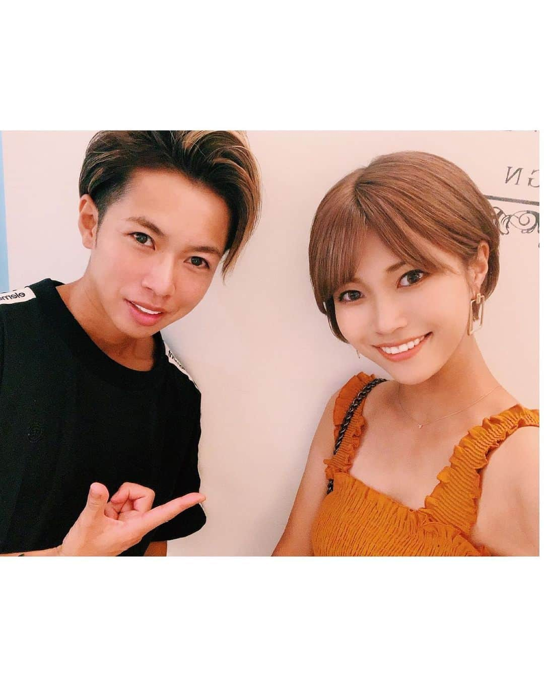 小池真友さんのインスタグラム写真 - (小池真友Instagram)「ブリーチして髪の毛明るくした🧡 2枚目の色が加工なしで実際の色に近いです🙏 よねさんいつもありがとうございます😭💓 @elyts_yone @hairsalon_elyts  簡単な説明でいつも思い通り以上にしてくれる…🔥🔥🔥 . . #ショート #ショートヘアー #ハンサムショート #男の子兄弟 #男の子ママ #1歳9ヶ月 #リュウソウブルー」8月14日 16時56分 - koikemayu_