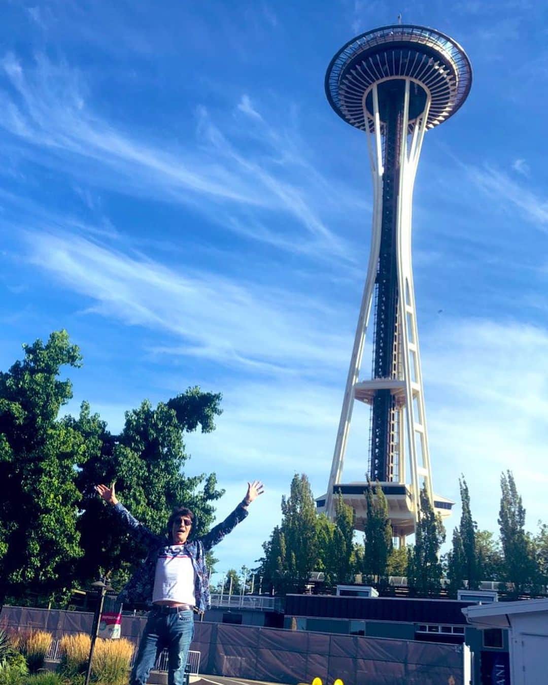 ロン・ウッドさんのインスタグラム写真 - (ロン・ウッドInstagram)「Hello #Seattle 😎🎸🇺🇸Enjoying the beautiful weather ☀️ #StonesSeattle #StonesNoFilter」8月14日 17時02分 - ronniewood