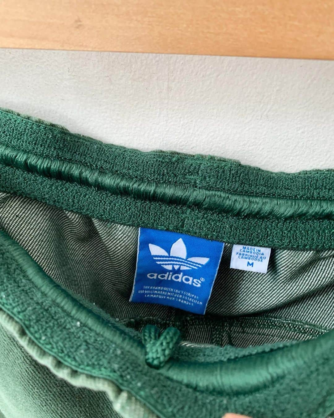 ジャムルさんのインスタグラム写真 - (ジャムルInstagram)「adidas Green denim track pants ¥5500+tax ウエスト 〜98cm 全長 99cm 股下 73cm . 通販も可能です。 お問い合わせはお電話で承ります。 . #お問い合わせはお電話で承ります #jammru #osaka  #fashion  #streetstyle  #streetfashion  #vtg  #vintage  #used  #usedclothing  #古着 #古着屋 #ファッション #70s #80s #90s#adidas」8月14日 17時03分 - jammru