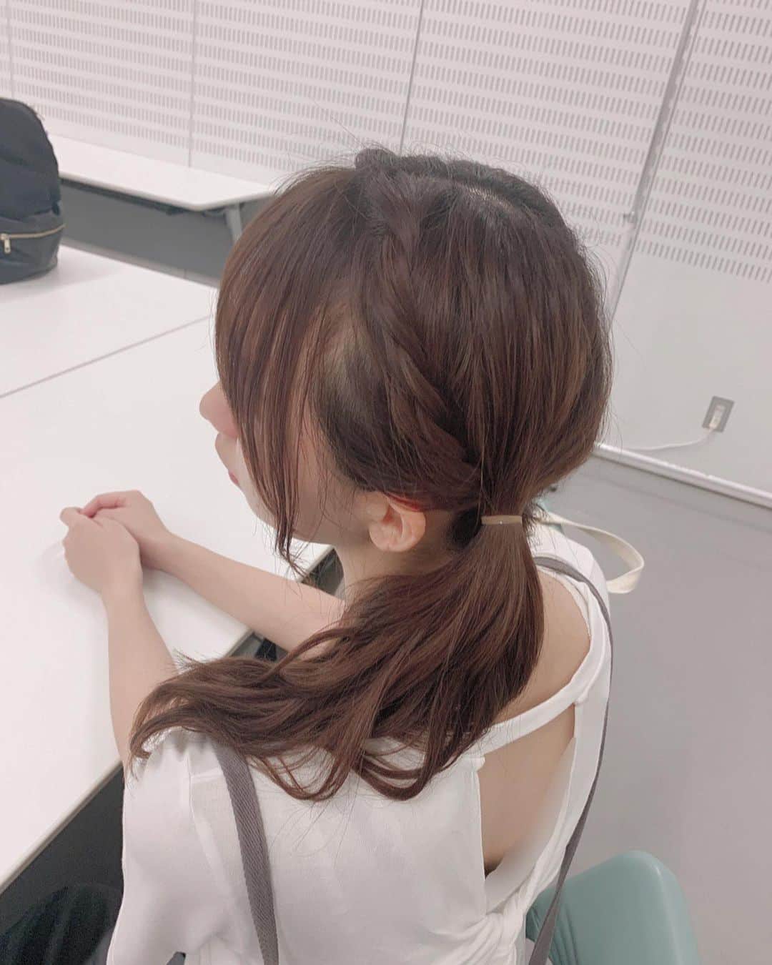 松田美里さんのインスタグラム写真 - (松田美里Instagram)「湿気とライブ後でボサボサじゃけど、、 今日はツインにした🐇  低めでツインするときはサイドをねじるだけで 簡単に芋回避できるぞ、笑 オススメ #twintail#hairarrange#wasuta」8月14日 17時03分 - miri_matsuda