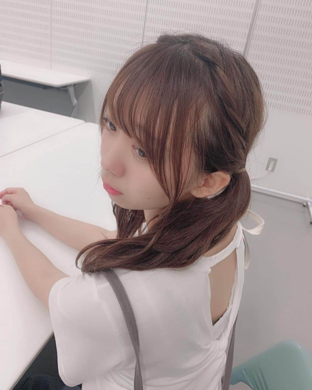 松田美里さんのインスタグラム写真 - (松田美里Instagram)「湿気とライブ後でボサボサじゃけど、、 今日はツインにした🐇  低めでツインするときはサイドをねじるだけで 簡単に芋回避できるぞ、笑 オススメ #twintail#hairarrange#wasuta」8月14日 17時03分 - miri_matsuda