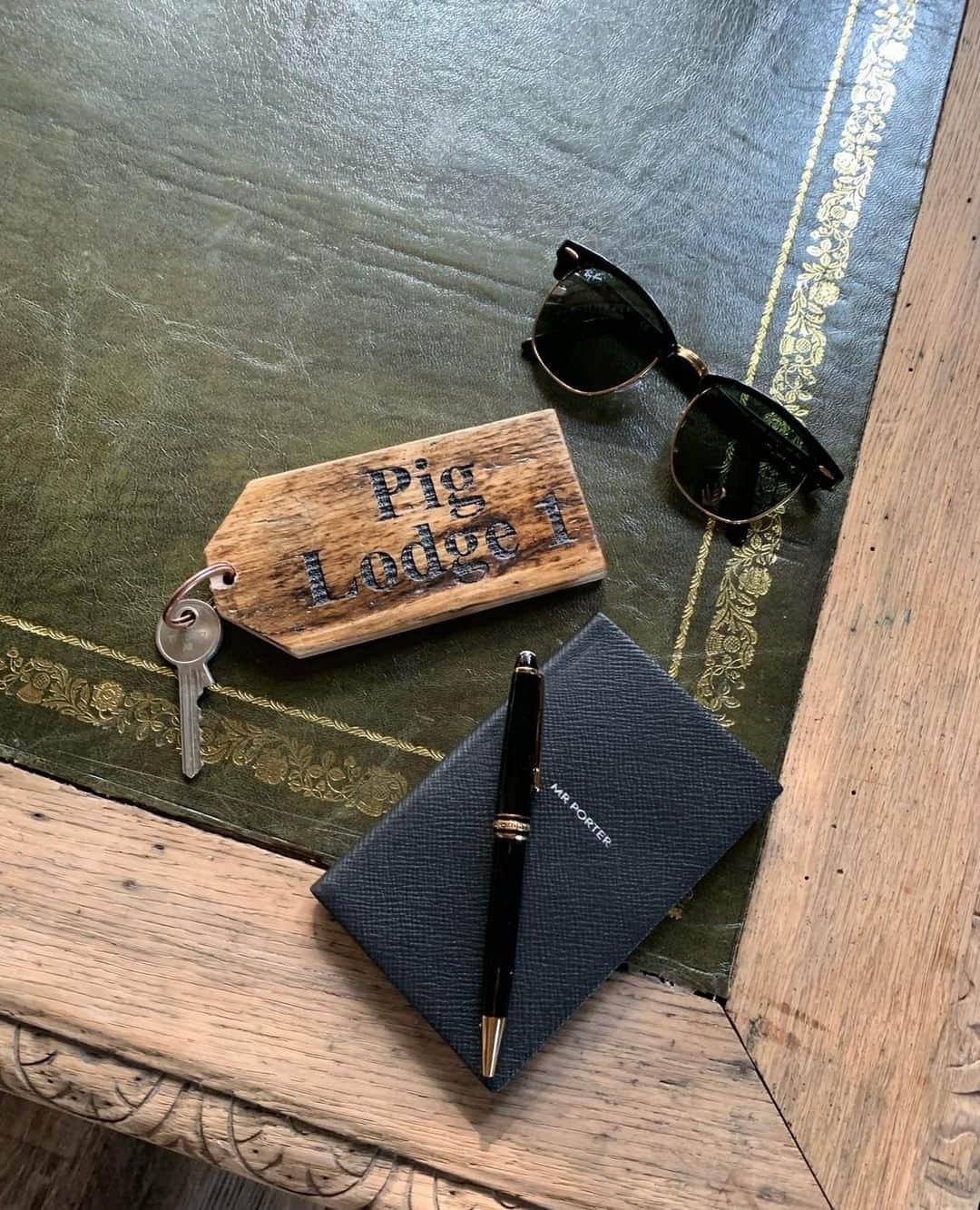 MR PORTERさんのインスタグラム写真 - (MR PORTERInstagram)「The only things you need for a holiday at @thepig_hotel #MRPORTERontheroad」8月14日 17時16分 - mrporter