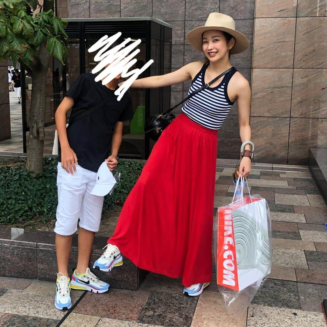 中上真亜子さんのインスタグラム写真 - (中上真亜子Instagram)「福岡に家族がやって来て、弟とお揃いの靴を買ってルンルンしちゃったから、わざわざ履き替えてお買い物してきたよー🥰🔥 #物事を俯瞰で見る目が育ってて微笑ましい限り #反抗期なんだがね #矛盾 #台風にはくれぐれもお気をつけ下さい」8月14日 17時27分 - maako_nakagami