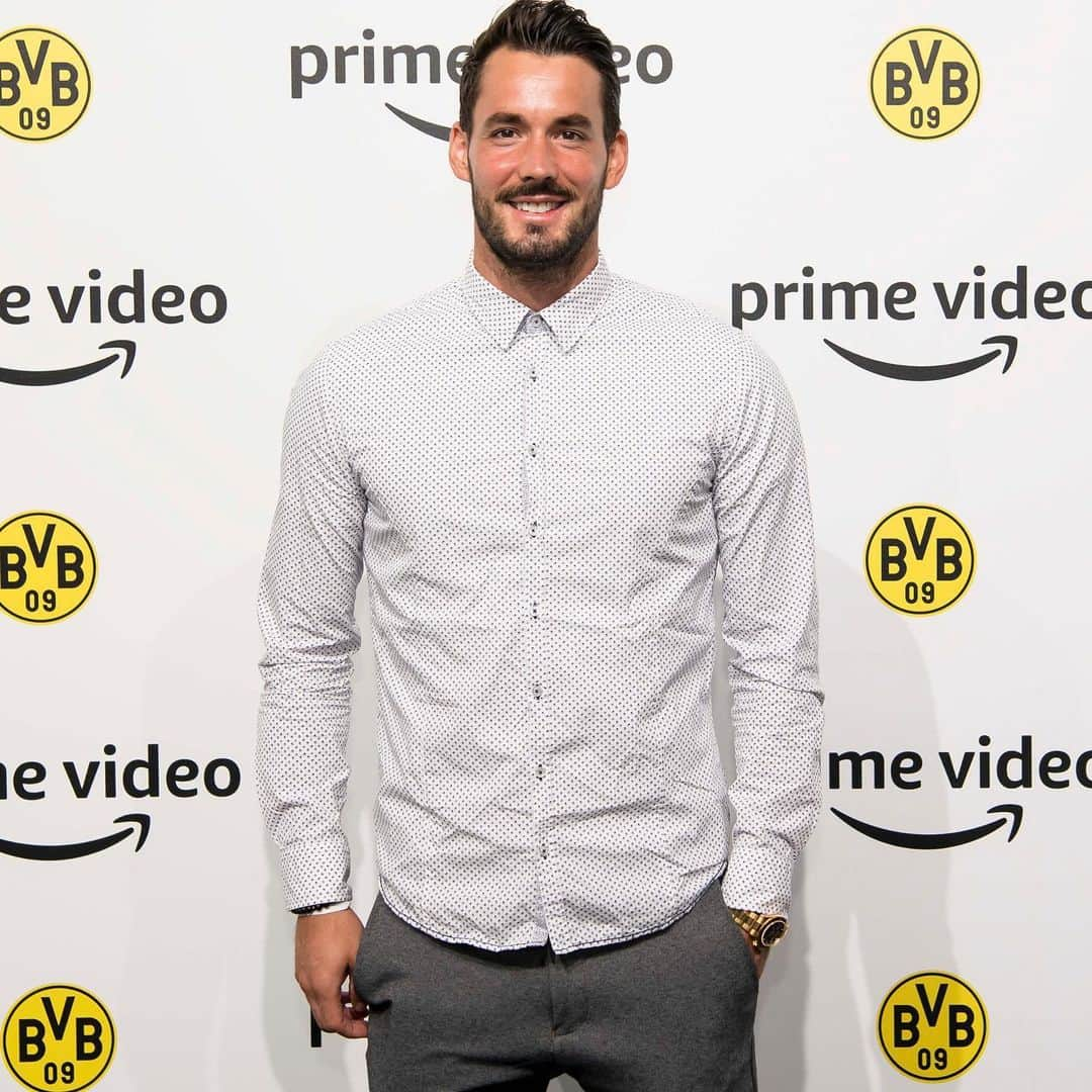 ボルシア・ドルトムントさんのインスタグラム写真 - (ボルシア・ドルトムントInstagram)「👔 Suit up for 👉 #insidebvb 📽  @primevideosport #ad #werbung #bvb #borussiadortmund #marcoreus #romanbürki #marcelschmelzer #manuelakanji #axelwitsel #thomasdelaney」8月15日 4時22分 - bvb09