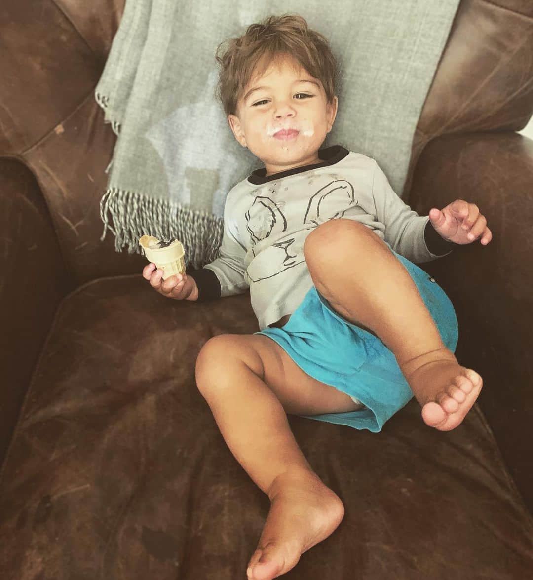Jessie Jamesさんのインスタグラム写真 - (Jessie JamesInstagram)「I was headed to grab him from having ice cream on the leather chair but he looked so darn cute and gave me the sweetest grin I decided to snap a picture first and then remove him from the situation back to the kiddie table and chairs LOL」8月15日 4時23分 - jessiejamesdecker