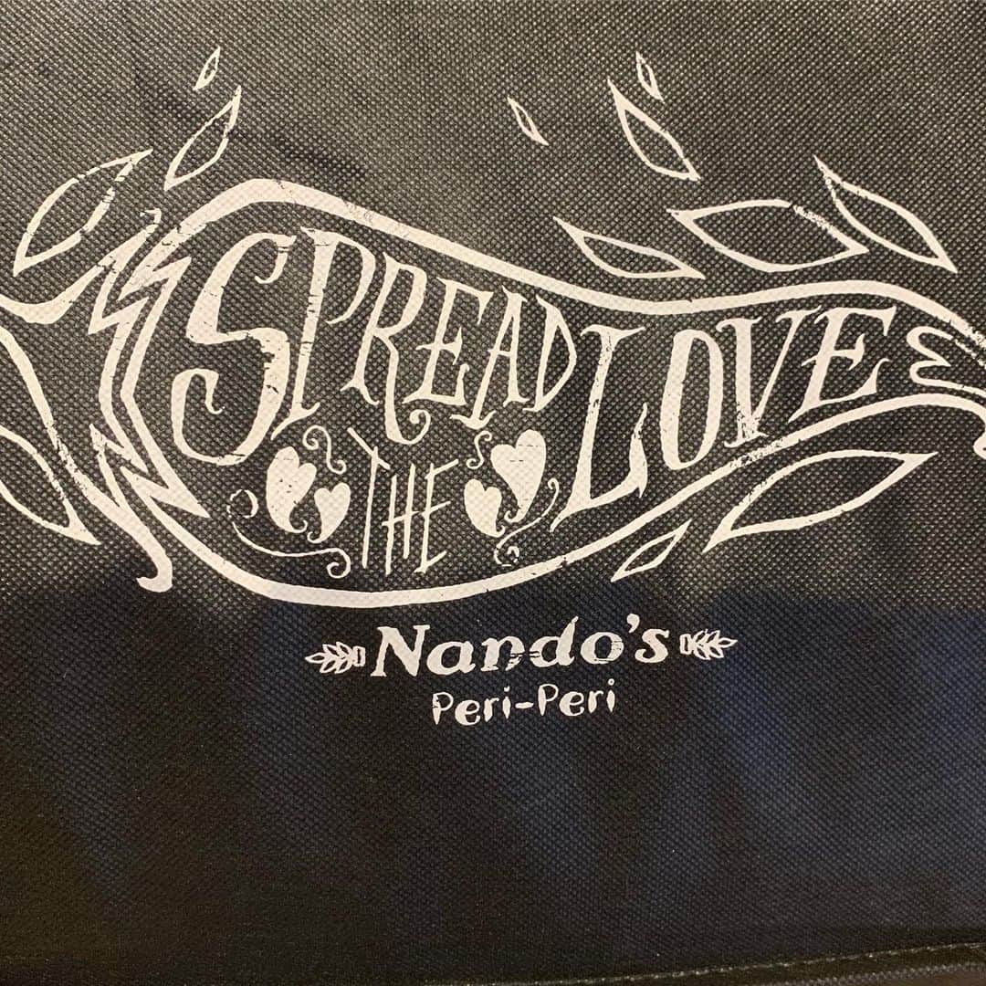 ジェニファー・ハドソンのインスタグラム：「That’s right @nandosusa  let’s cont to spread love. And i feel the love you spread . Thank you for feeding the volunteers for Hatch Day. We are goooooooooooooodddddd」