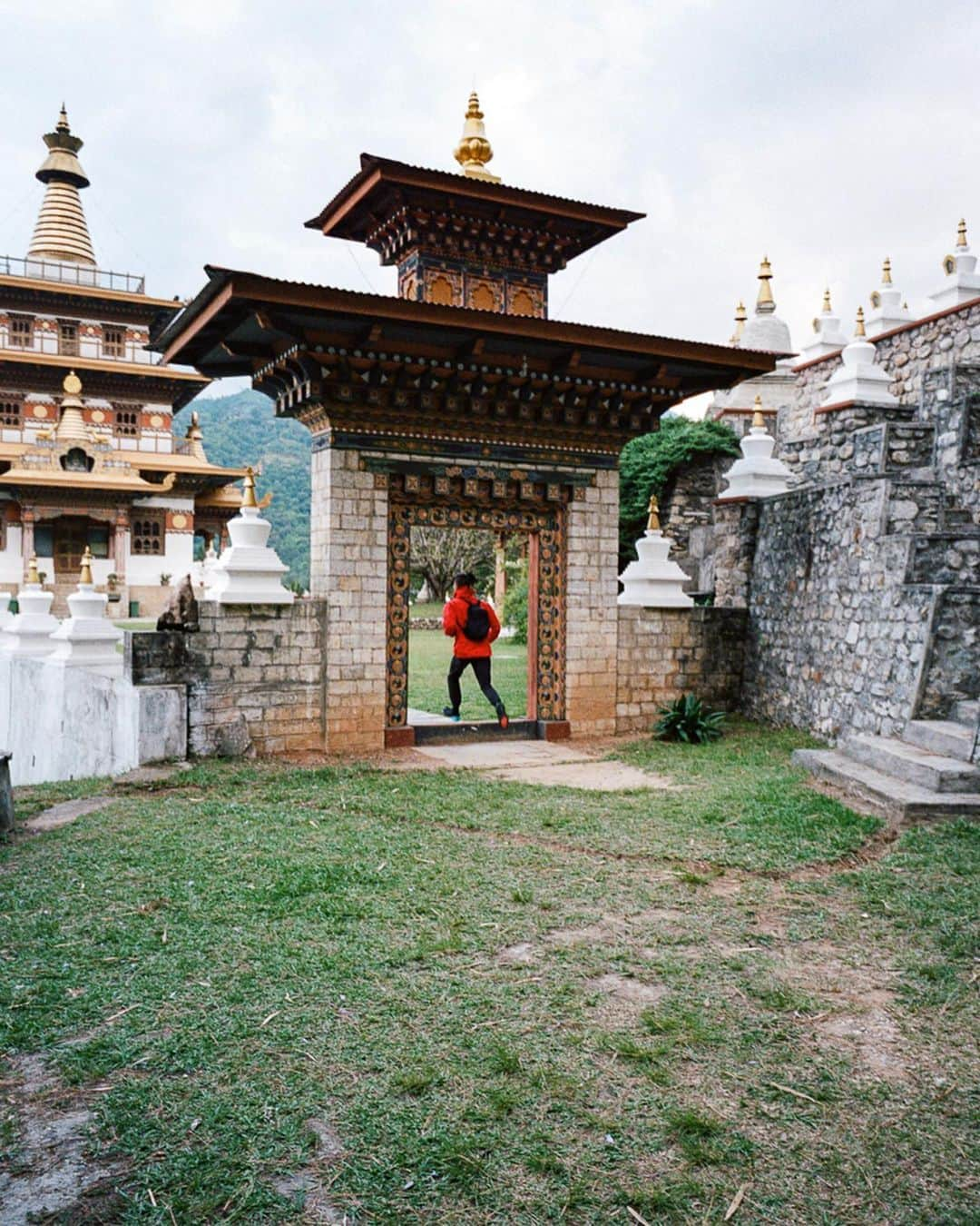 アークテリクスさんのインスタグラム写真 - (アークテリクスInstagram)「The pursuit of “true happiness, enlightenment and fulfillment in life.” Head to the link in our bio to read more about the lessons @hyotkim learned while exploring Bhutan, a “beautiful, carbon-neutral country with the happiest and purest people I’ve ever met.” 📸: @michaelturek #arcteryx」8月15日 2時52分 - arcteryx