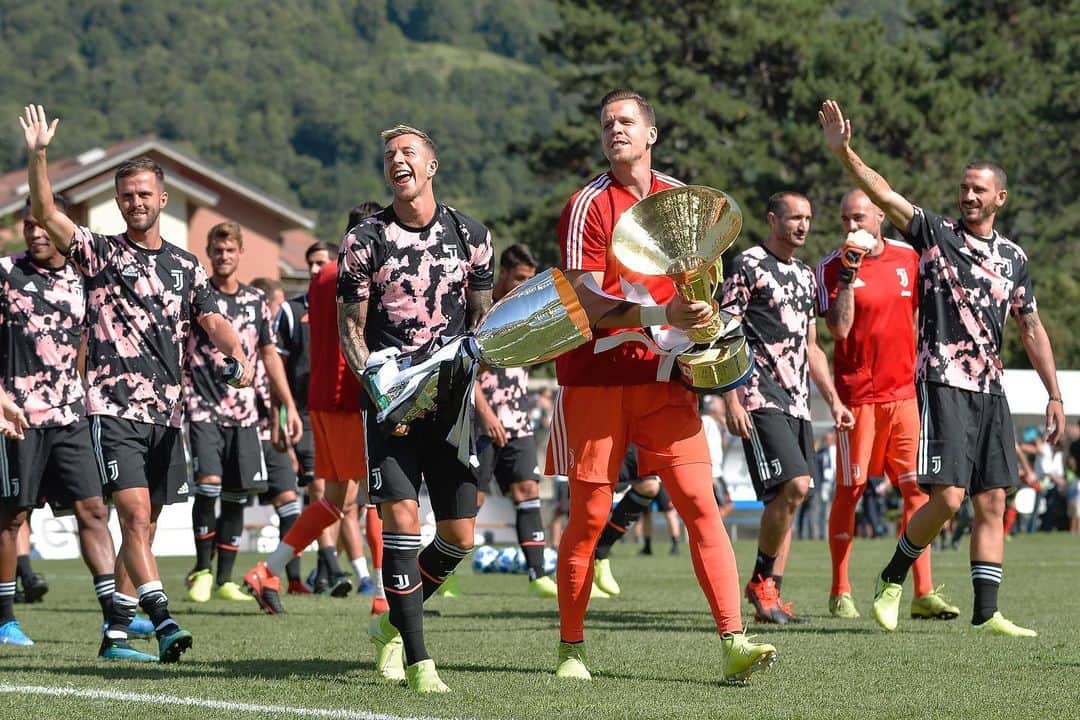 フェデリコ・ベルナルデスキのインスタグラム：「#VillarPerosa è il simbolo della nostra storia, quella della @juventus, che da 60 anni si ritrova qui per festeggiare le nostre vittorie e per darci la carica a partire con il piede giusto nella stagione che sta per iniziare. Grazie a tutti voi che siete venuti e che ci seguite sempre! #ForzaJuve #LiveAhead」